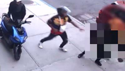 Ladrones en motocicleta atacan a mujeres para robarles en Queens