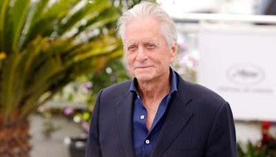 Michael Douglas celebra su 80 cumpleaños en Mallorca con una fiesta tradicional y al ritmo de un 'ball de bot'