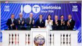 Telefónica celebra su centenario con un toque de campana en Wall Street