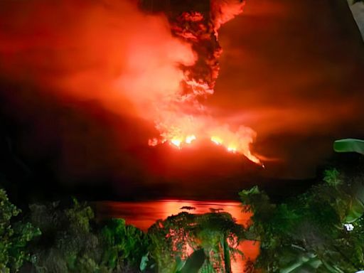 印尼火山爆發緊急疏散逾萬人 馬航取消往返吉隆坡砂拉越航班