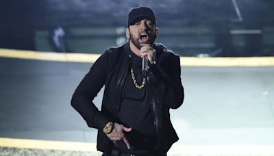 Eminem anuncia la salida de un nuevo tema con un curioso video: “No intenten esto en sus casas”