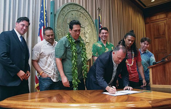 Gov. Josh Green signs vacation rental bill into law | Honolulu Star-Advertiser