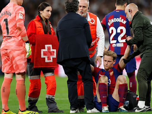 Barcelona midfielder Frenkie de Jong to undergo ankle surgery if injury does not improve