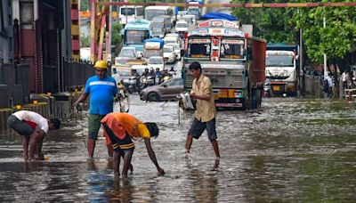 Mumbai Gets ‘10% Annual Rain In 6 Hours’: Trains, Road & Air Traffic Stuck, That Sinking Feeling In 10 Points - News18