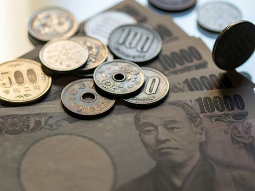 Yen touches 38-year low, stocks slide