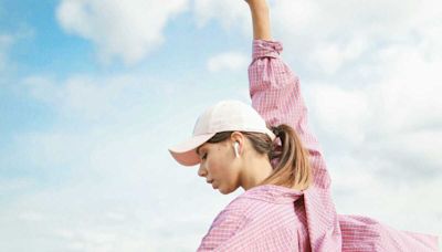 La coiffure pratique et rapide à réaliser quand on porte une casquette selon un coiffeur