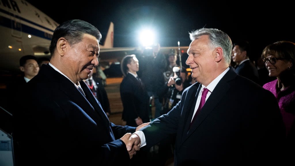 China’s Xi Finishes Europe Tour in Hungary, Meets Orban