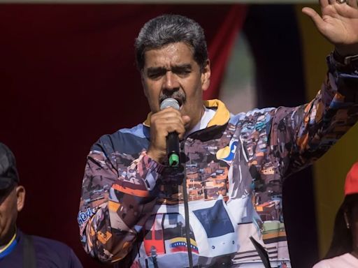 El chavismo asegura que todas las encuestas pronostican la segunda reelección de Maduro