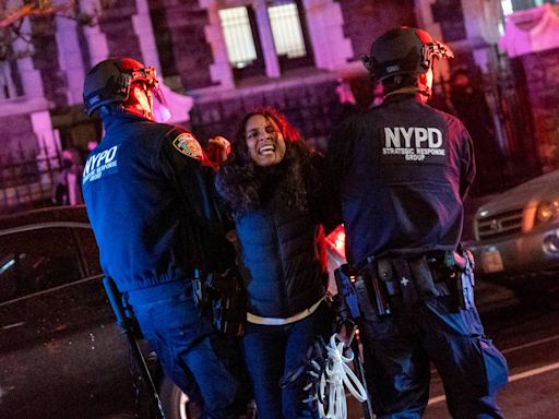 300 detenidos en intervención policial contra estudiantes en Nueva York