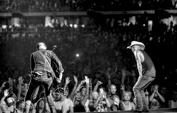 Summer vibes rule at concert with Kenny Chesney, Zac Brown Band at American Family Field