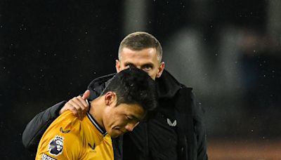 Wolves forward sent off for punching Como player after alleged racist abuse aimed at Hwang Hee-chan