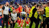 Álvaro Morata es duda para la final de la Eurocopa por golpe de un seguridad que intentaba contener a fan - El Diario NY