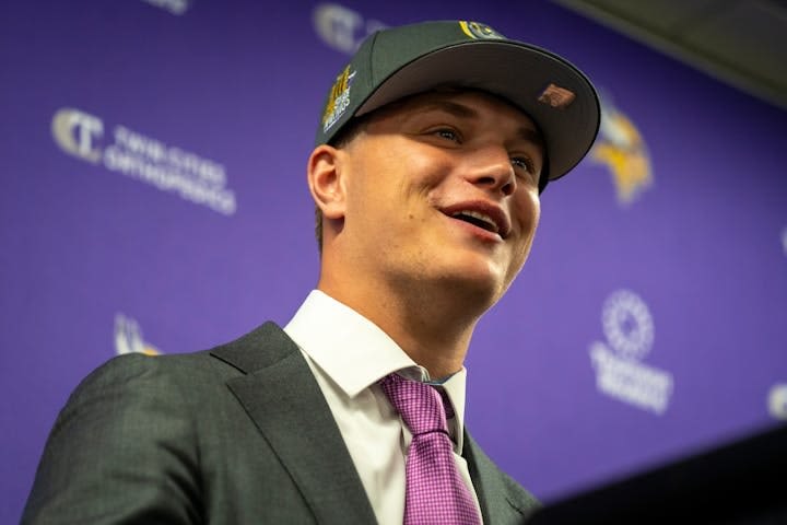 New QB McCarthy says Vikings 'just a perfect fit'