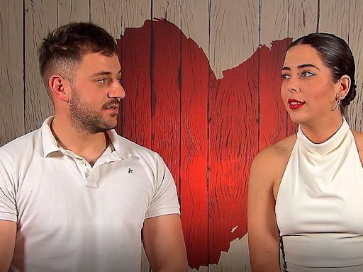 Un soltero de ‘First Dates’ presume de habilidades: “Si me das otra cita te enseño como trabaja un Guardia Civil con la porra”