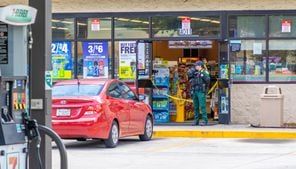 Video shows moments before deputy shoots, kills suspect inside Orange County 7-Eleven