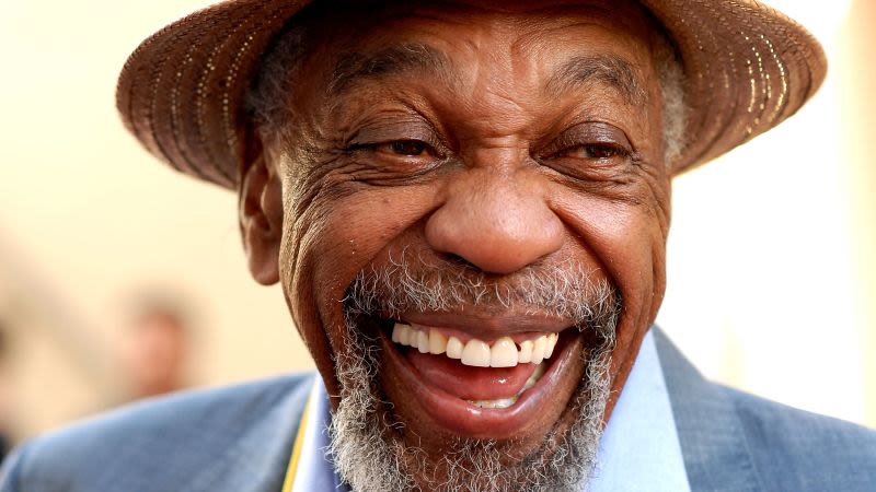 Bill Cobbs, veteran actor known for roles in ‘Demolition Man’ and ‘Air Bud,’ dead at 90 | CNN