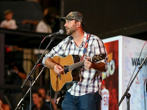 Adam Wainwright surprises St. Louis crowd, joins Luke Bryan on stage