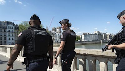 Al menos un muerto y varios heridos tras arrollar un vehículo una terraza en París