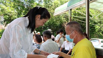 竹山鴻囍別墅社區道路塌陷成災 許縣長會勘搶險進度並發放慰問金 | 蕃新聞