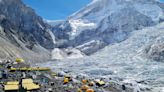 Terrorífico: el deshielo del Everest dejó expuestos cientos de cadáveres de montañistas y toneladas de basura | Mundo