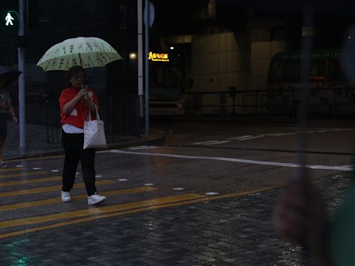 天文台料周二香港有強烈狂風雷暴 深圳進入暴雨緊急防禦狀態