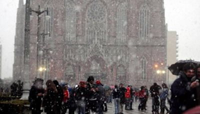 Anuncian que se viene un invierno duro: ¿qué tiene que pasar para que vuelva a nevar en La Plata?