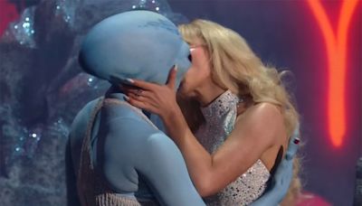 Sabrina Carpenter Gets Freaky With an Alien at 2024 VMAs — Watch Performance and Grade It