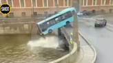 俄羅斯公車「迴轉墜河」釀4死！ 衝破欄杆畫面曝光