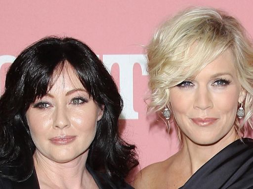 Jennie Garth Remembers Shannen Doherty ‘Assessing’ Her Boyfriends