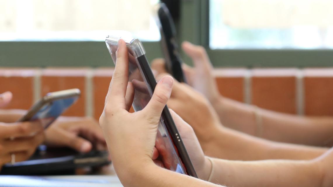 Cleveland Metropolitan School District policy will ban students from using cell phones in school: Here's how the plan works