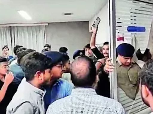 ABVP and NSUI clash at Polytechnic College in Vadodara | Vadodara News - Times of India