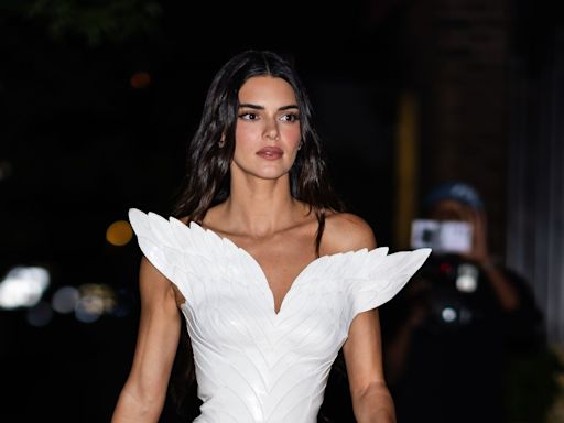 Kendall Jenner Walks Barefoot Around the Louvre (No, Really) in the Dreamiest Date-Night Dress