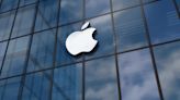 Apple Takes Measured Approach to AI Amid Tech Giants’ Race