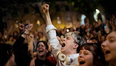 Portugal conmemora 50 aniversario de Revolución de los Claveles que devolvió la democracia al país