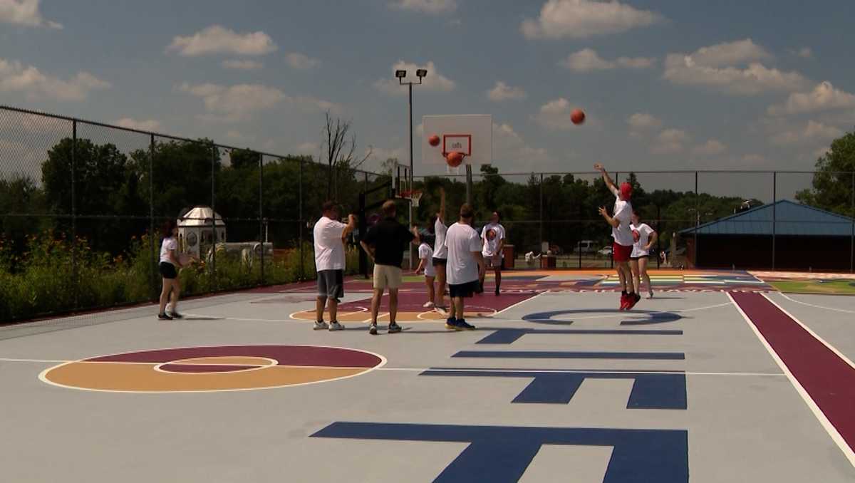 Cleveland Cavaliers basketball court opens in Moon Township park