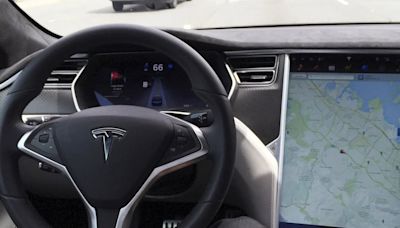 Así funciona el sistema de conducción autonóma de Tesla: ¿es seguro para los humanos?