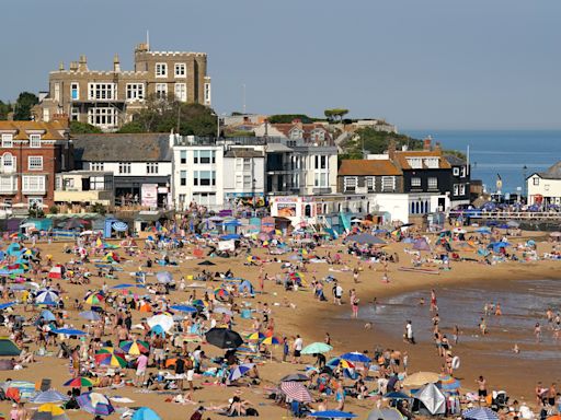 Heatwave offers ‘welcome boost’ for UK hospitality sector after drizzly spring