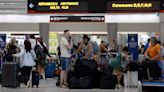 Lluvias y tormentas provocan cancelaciones y retrasos en aeropuertos del sur de Florida