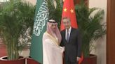 Chinese FM meets Arab guests