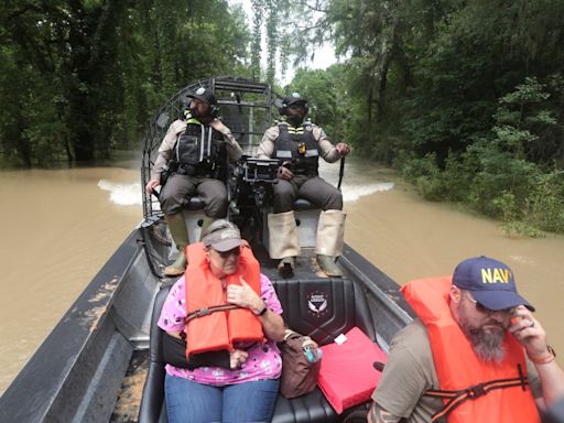 Rescatan a 178 personas tras fuertes lluvias e inundaciones en Texas - El Diario NY