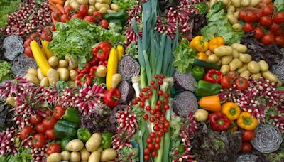 La planta de hojas verdes que hay que sumar a la dieta a partir de los 40 años para la producción de colágeno