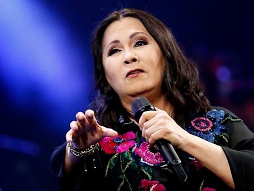 Ana Gabriel evita preguntas sobre su presunta boda y el anillo de compromiso que mostró hace un par de meses