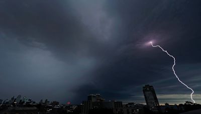 Severe Storms Threaten Central U.S.—Chance Of Hail And Tornadoes Near Kansas City