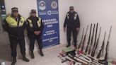 Excluyeron del hogar a un hombre y le decomisaron varias armas