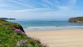 Joyau de Bretagne, ces dunes de sable blanc à perte de vue sont parmi les plages les plus sauvages de France