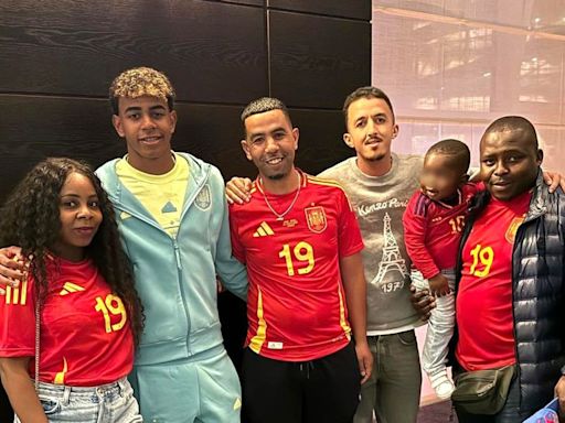 Así es la familia de Lamine Yamal, el héroe de la Selección española en la Eurocopa, a la que está muy unido