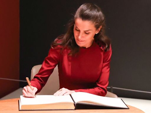 De las inseguridades de la reina Letizia a su autoexigencia: lo que esconde su firma, según una grafóloga