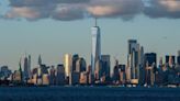 Un meteoro cruza el cielo de Nueva York: pasó sobre la Estatua de la Libertad antes de desintegrarse