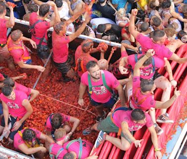 La Tomatina de Buñol sacará a la venta 30 entradas VIP por 500 euros para subir a los camiones