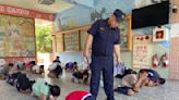 和平警分局萬安47號演習宣導不遺漏｜偏鄉地區學童認真學習防空避難